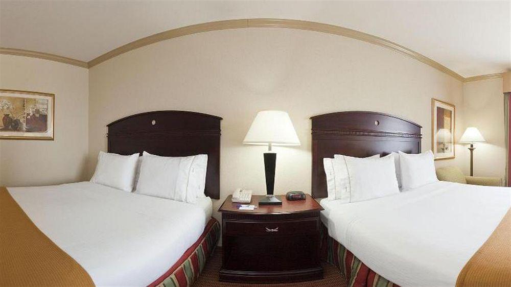 Holiday Inn Express & Suites Wharton By Ihg Экстерьер фото