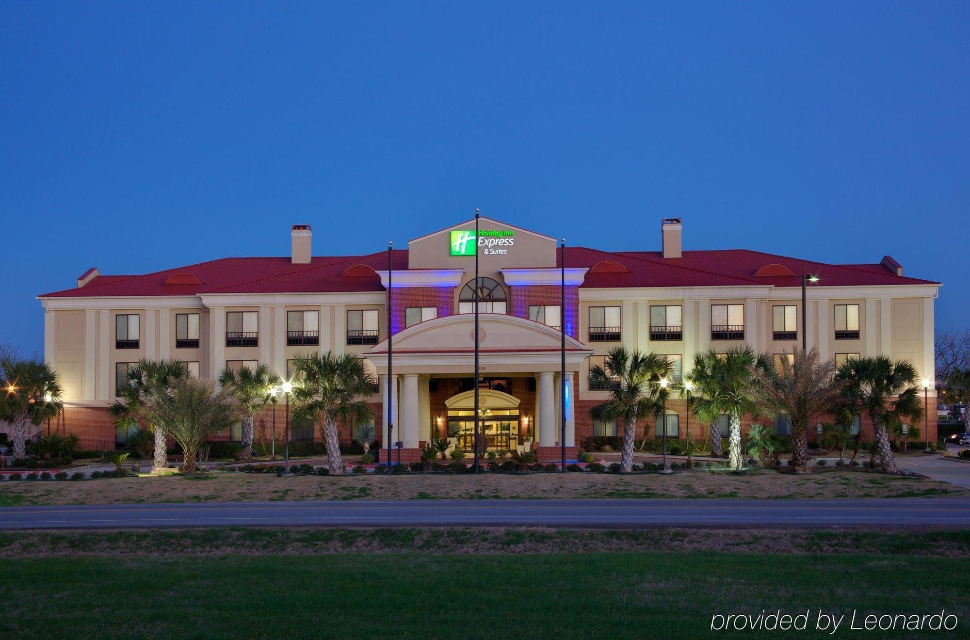Holiday Inn Express & Suites Wharton By Ihg Экстерьер фото