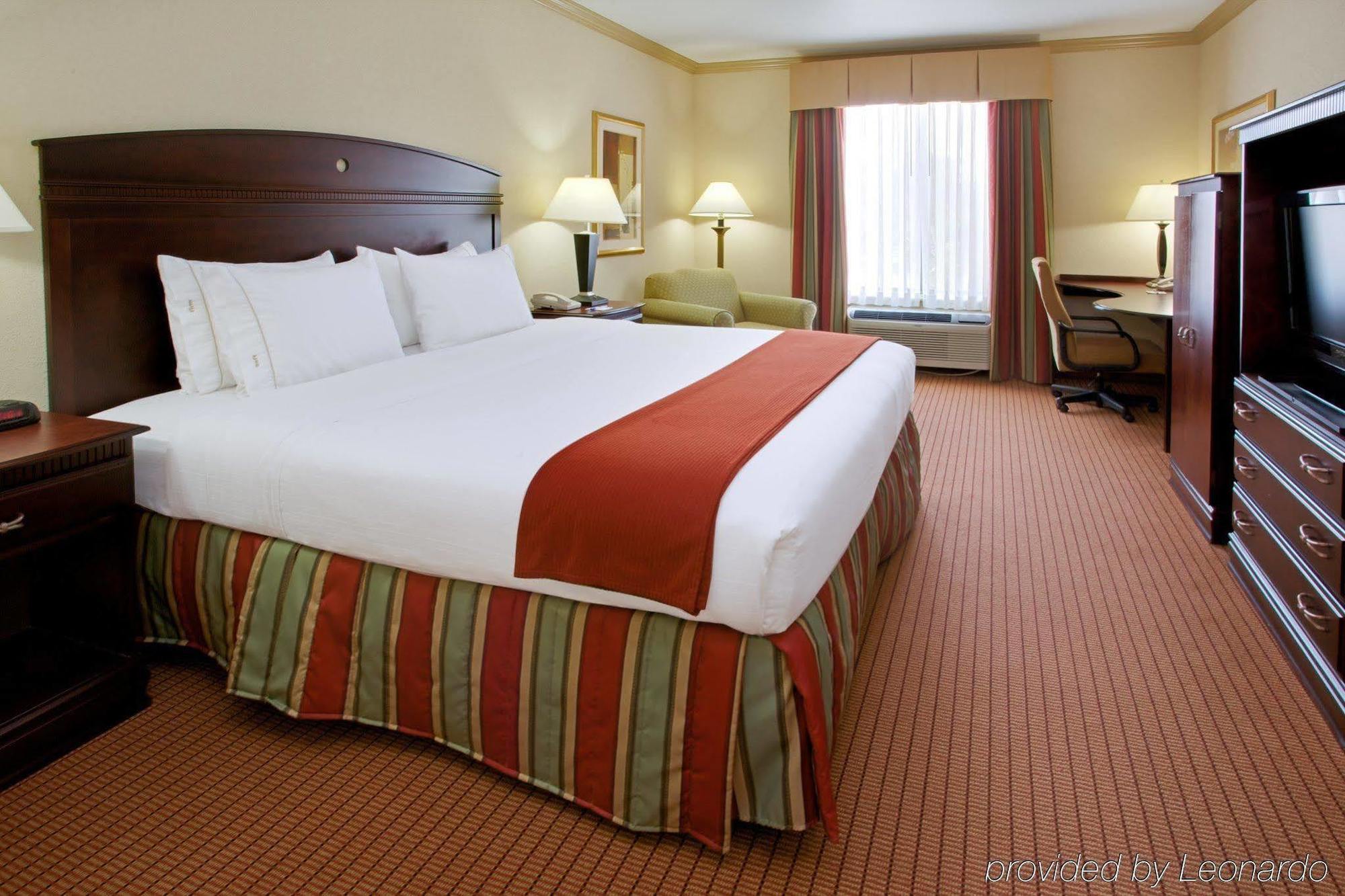 Holiday Inn Express & Suites Wharton By Ihg Экстерьер фото